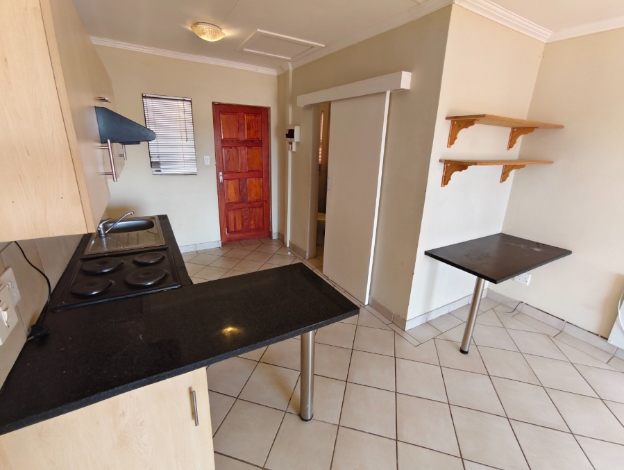To Let 1 Bedroom Property for Rent in Vredenhof Sh Free State